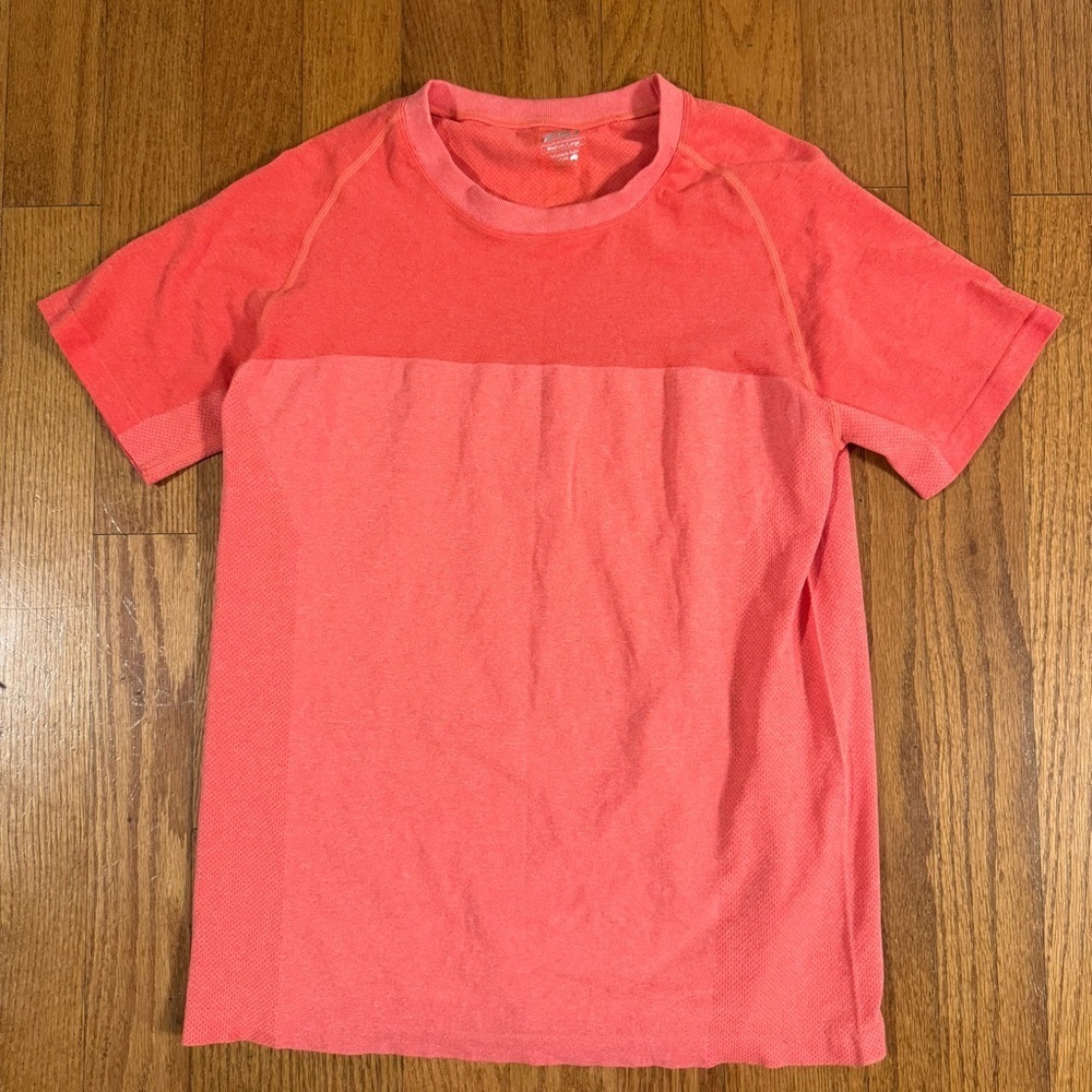 2XU Women’s Athletic Shirt Coral Size M/L